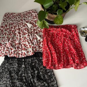lote de 3 faldas ,2 faldas pantalon y una falda
