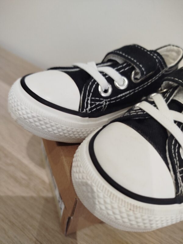 inbound8545572787729371052 Zapatillas nuevas Talla 22