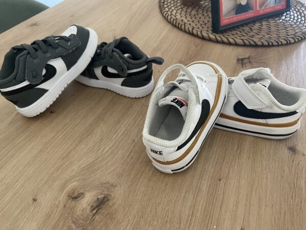 2 pares de zapatillas Nike talla 21